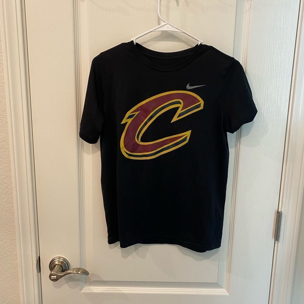 NWOT kids cleveland cavs Nike dri fit shirt xl